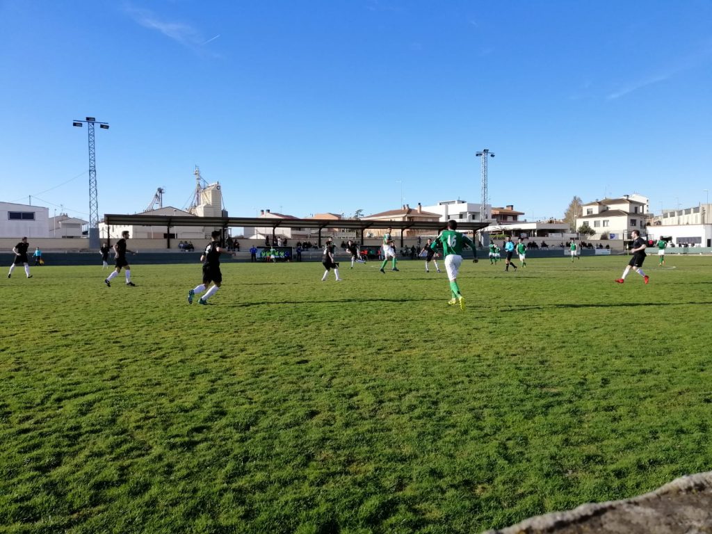 Imagen del partido disputado hoy entre el Altorricón y el Biescas. FOTO: Carlos Domínguez.