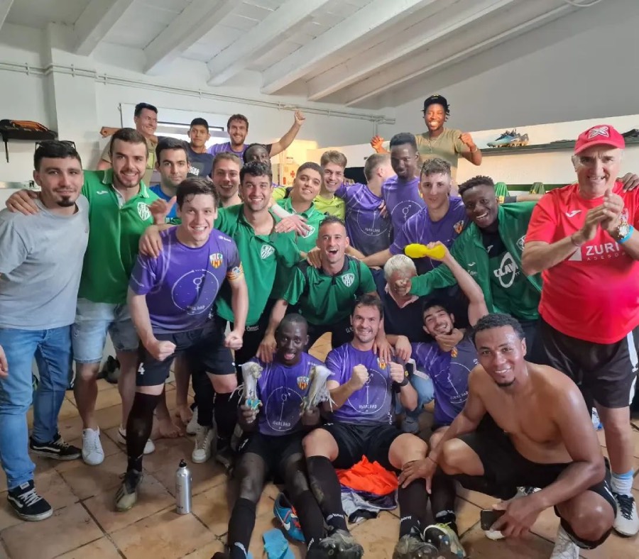 Los jugadores del Altorricón celebrán la victoria frente al Biescas