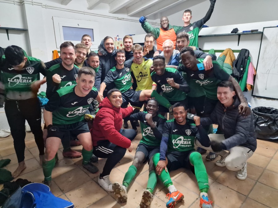 El Altorricón celebra su victoria (5-0) frente al Villanueva (11 de diciembre de 2022)